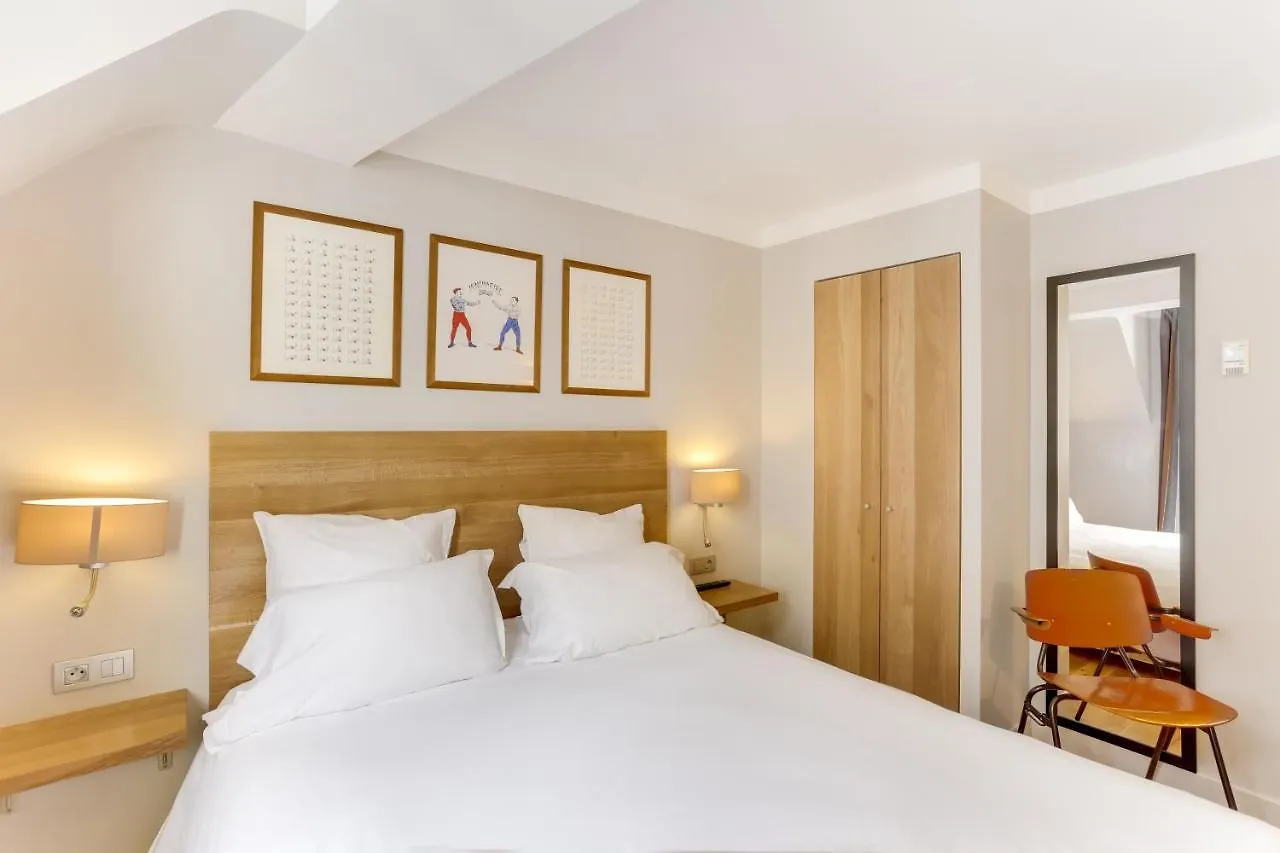 ***  Hotel Louvre Richelieu Paříž Francie